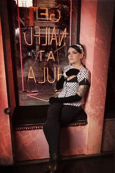 Audrey Hepburn’ Miss Rockabilly-Belle Makeup at Hula Nails